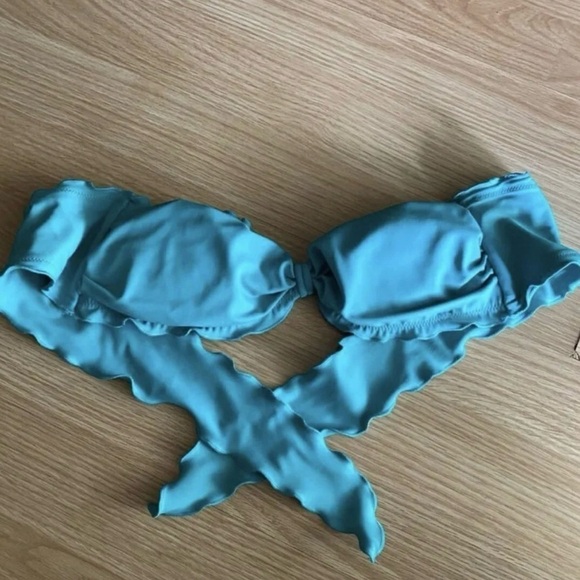 Victoria’s Secret Turquoise Scalloped Bikini Bandeau Small - Picture 1 of 7